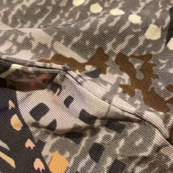 - Capsule &Other Stories turtleneck geometric print blouse - Picture 10 of 13